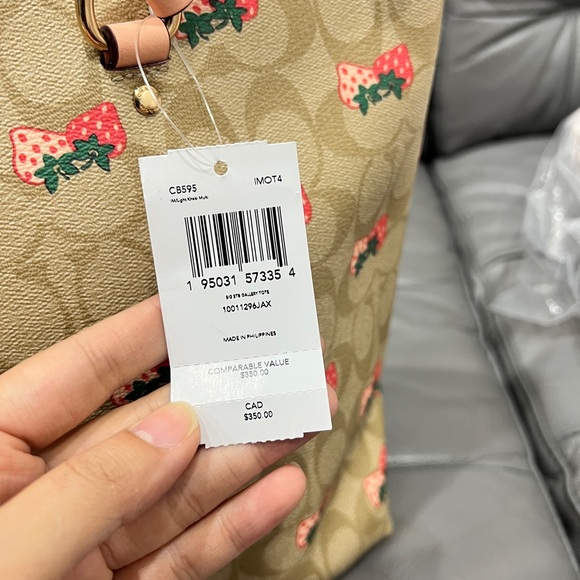 Coach Gallery Tote Bag In Signature Canvas With Strawberry Print - Picture 4 of 6